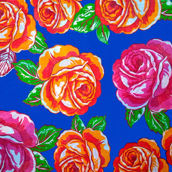 Tecido Chitão Estampado Rosas Laranja e Rosa Fundo Azul 2701v1